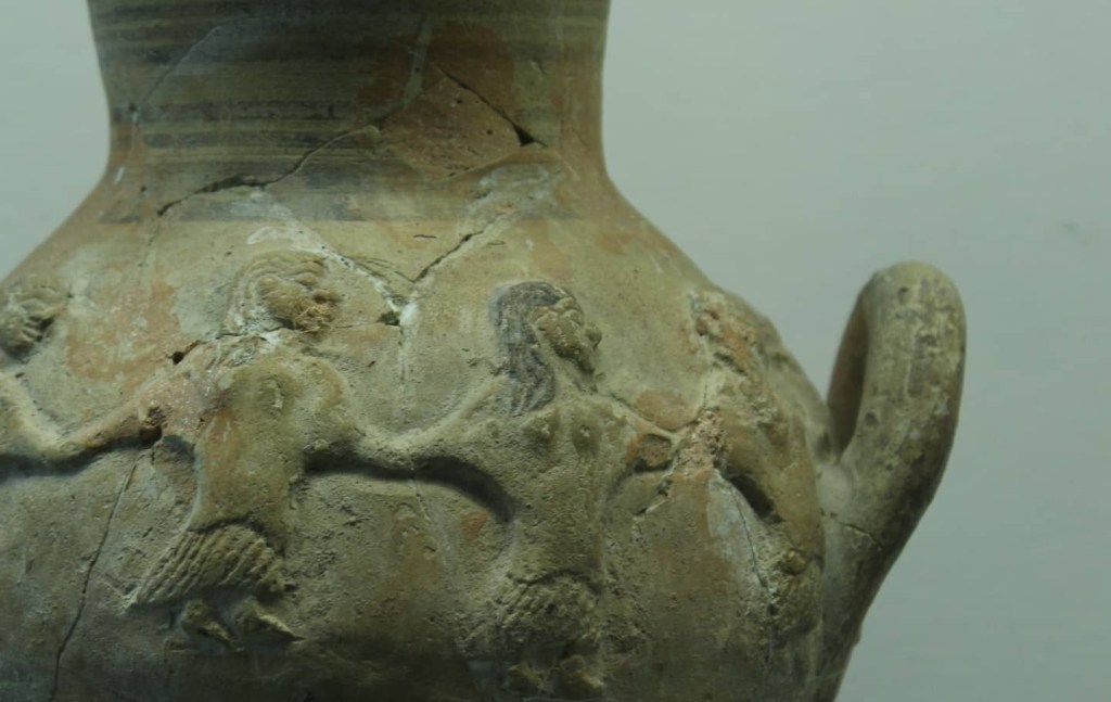 A unique White Painted V oval amphora from ancient&nbsp;Idalion